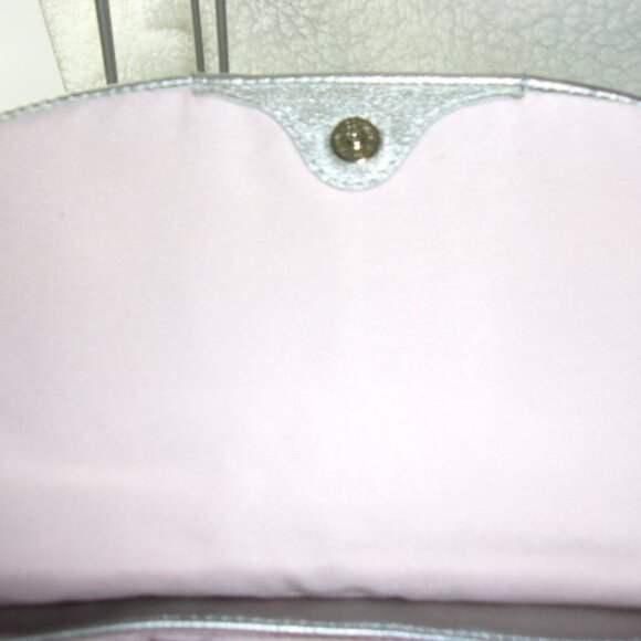 E-148 COACH PLEATED METALLIC SILVER LARGE WRISTLET - Picture 8 of 10